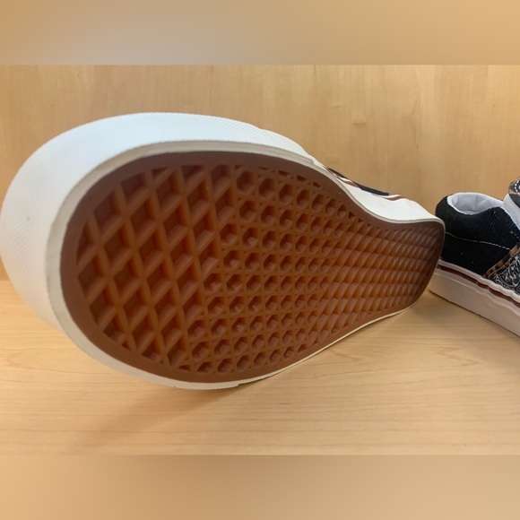 Vans - Picture 7 of 8